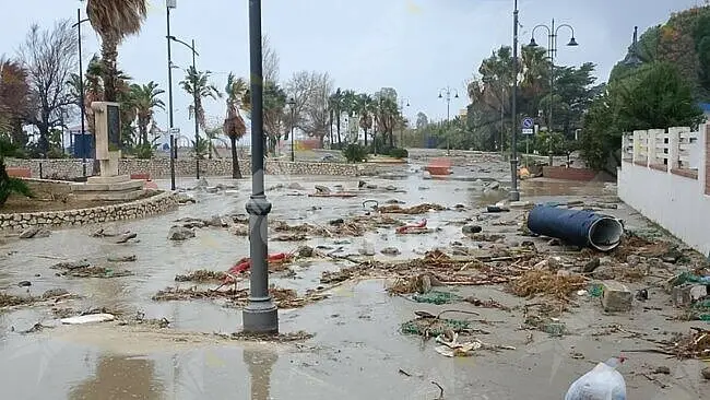 Il lungomare di Caulonia danneggiato dal maltempo