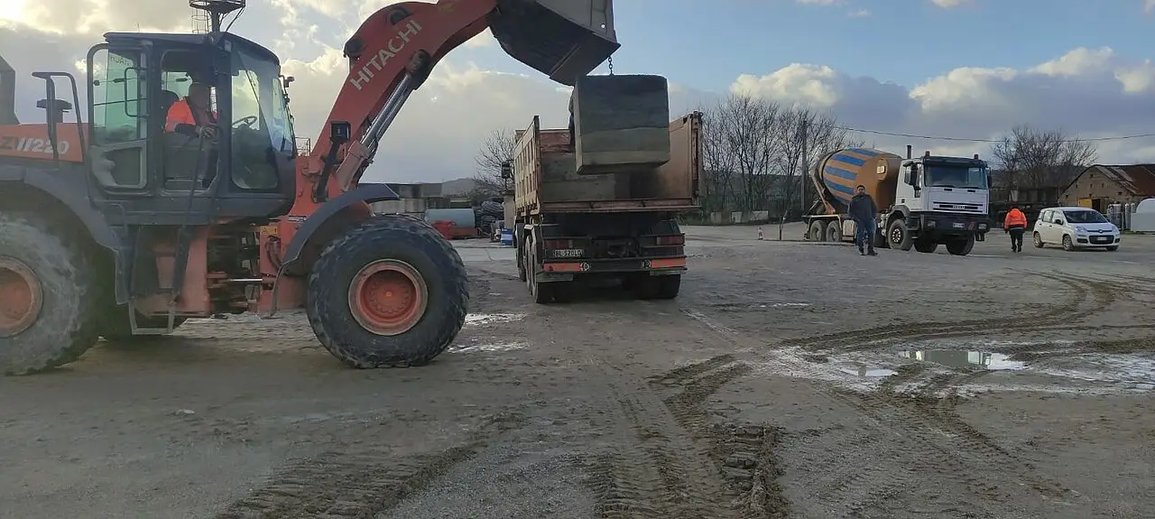 Operai del Consorzio di bonifica a lavoro