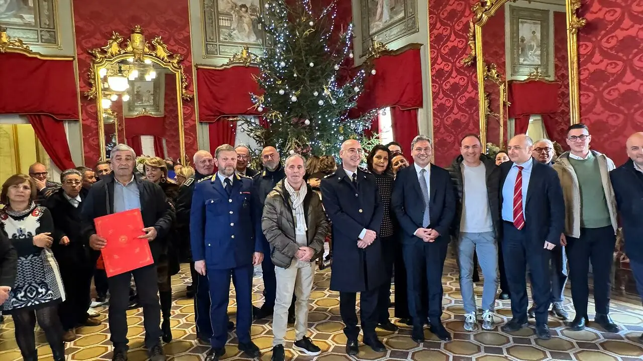 Il presidente con i dipendenti