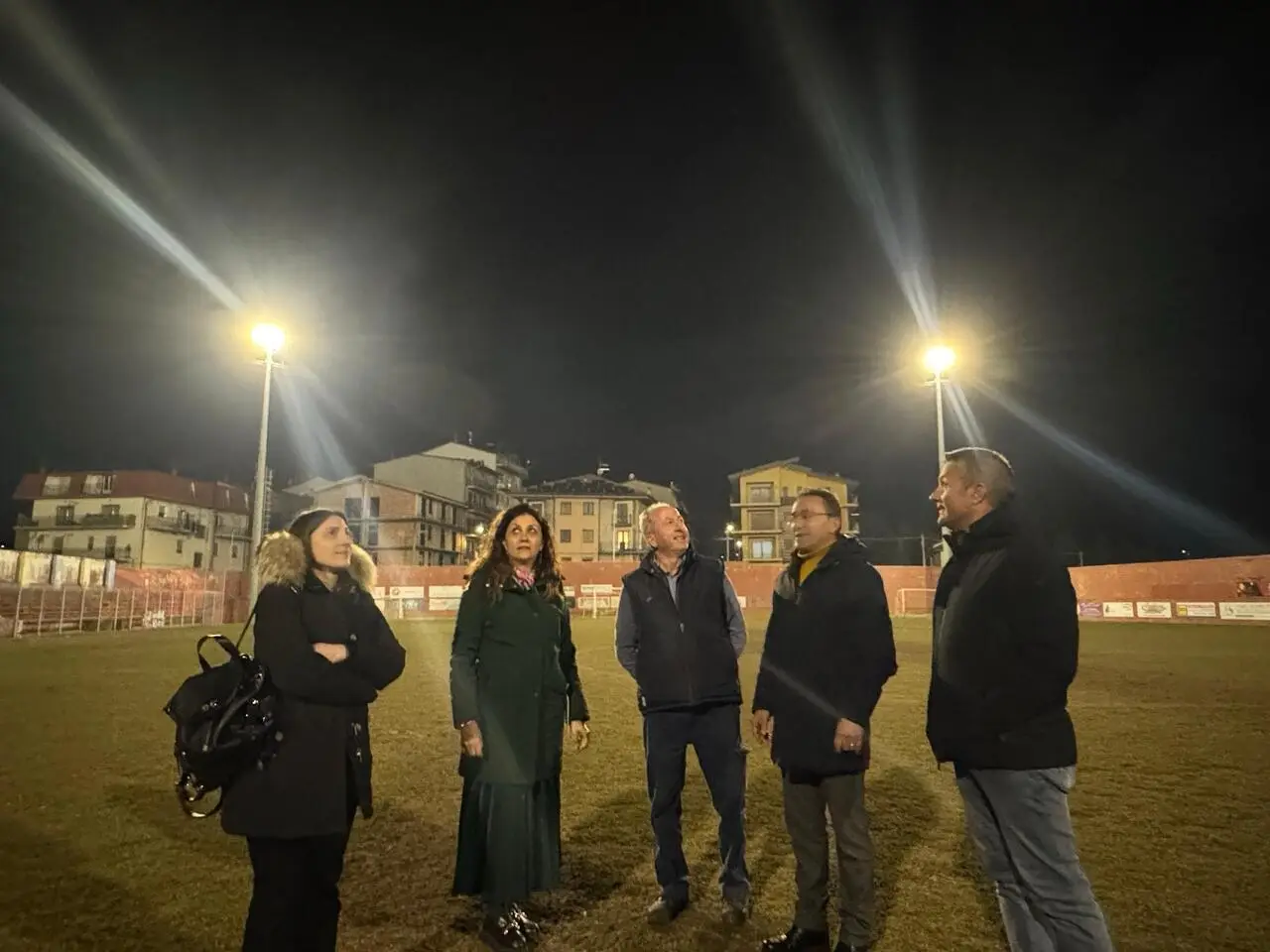 Sindaco Succurro nel campo sportivo in cui è posizionata l'elisuperficie