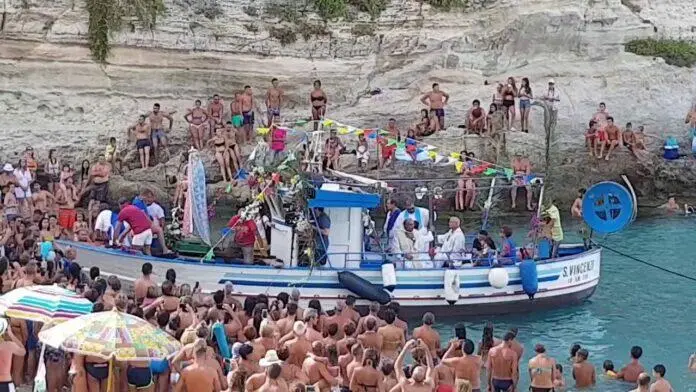 La processione della Madonna dell'Isola a Tropea