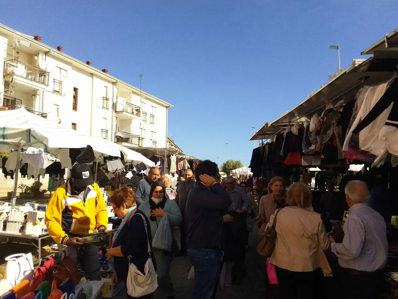 Un momento della Fiera nel centro storico di Trebisacce