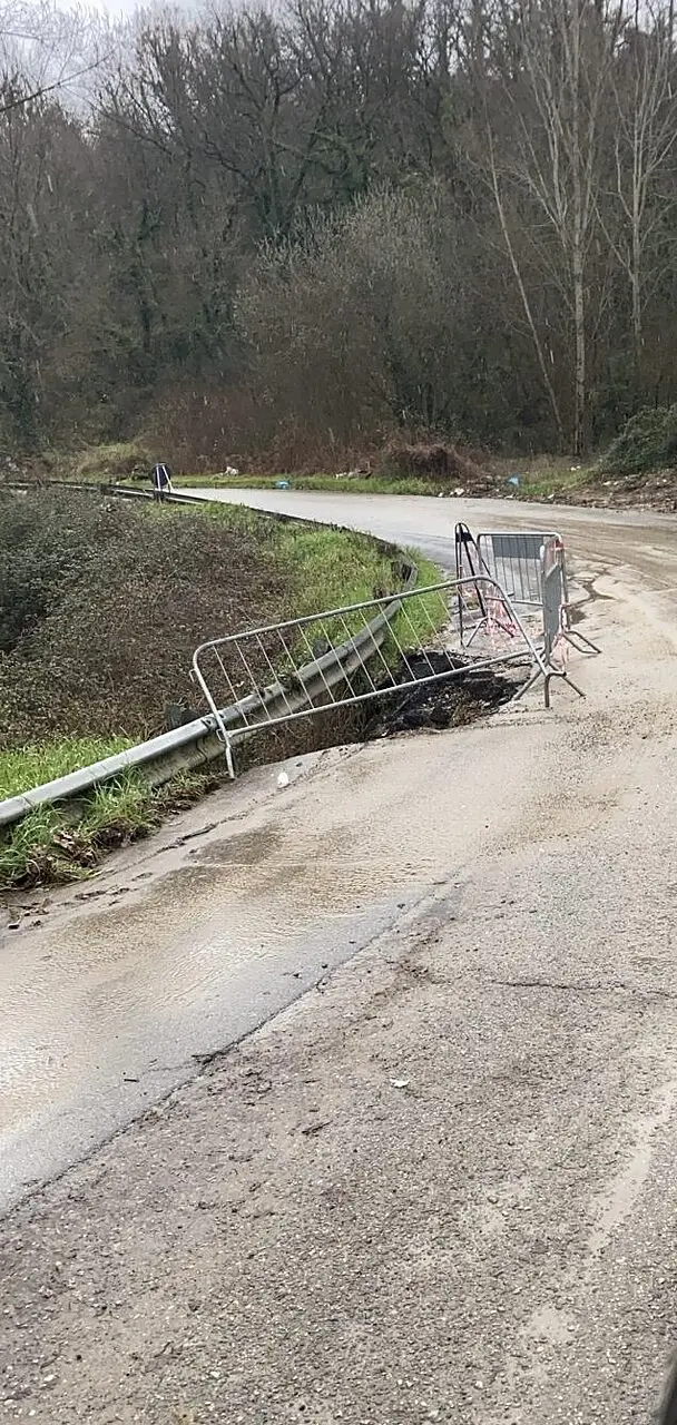 La strada che ha ceduto