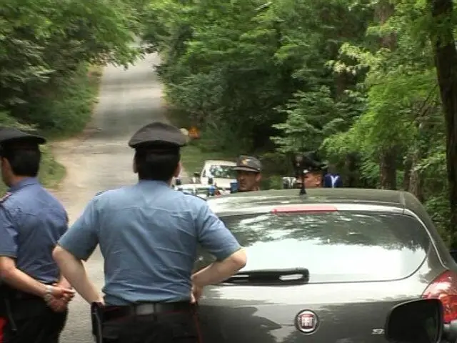 I carabinieri sul luogo dell'omicidio di Salvatore Vallelunga