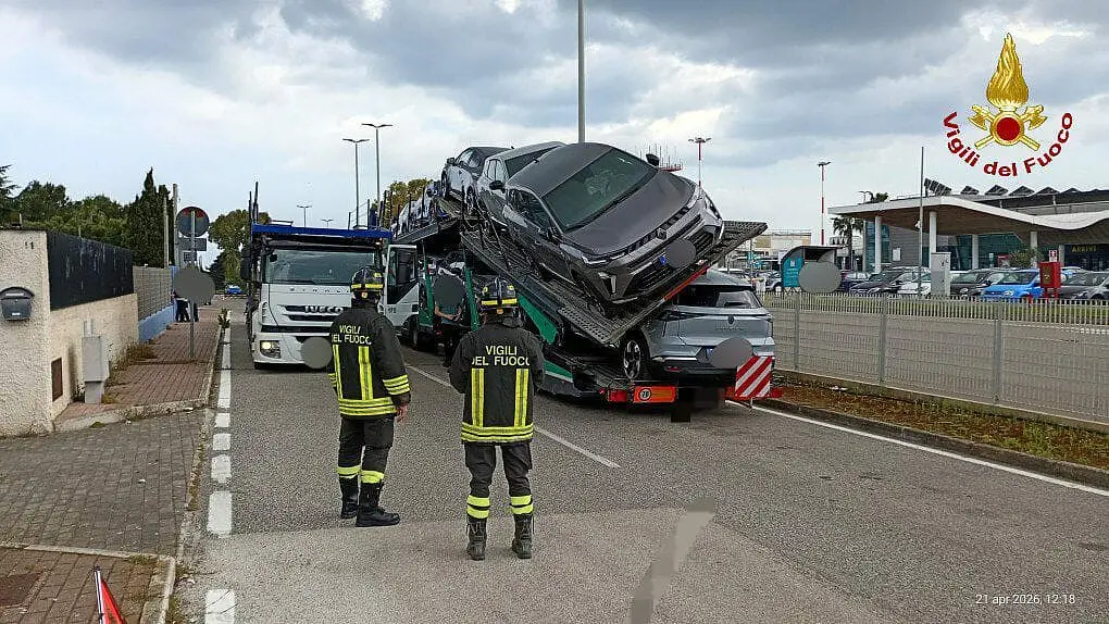 camion e macchina incidente