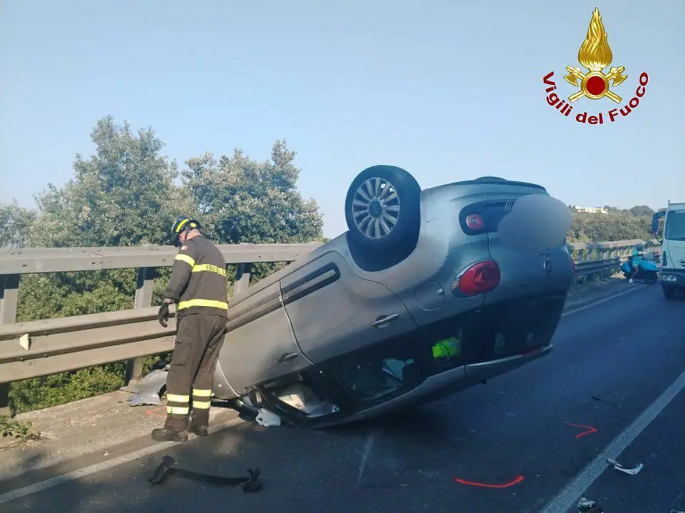 auto ribaltata