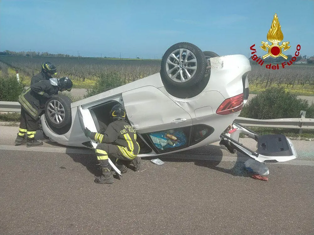 auto ribaltata