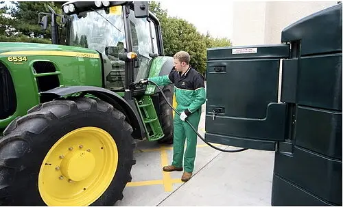 trattore carburante