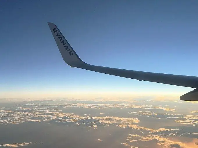 ala aereo ryanair