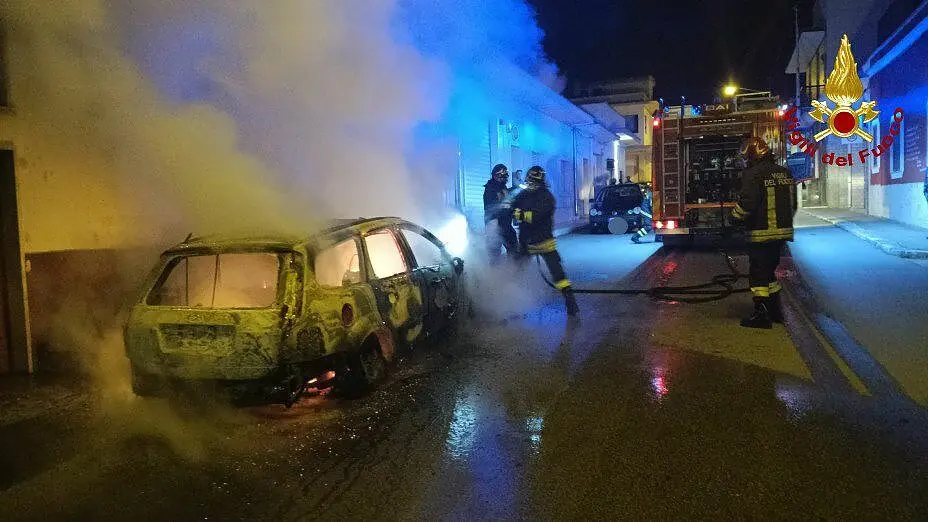 incendio auto san michele salentino