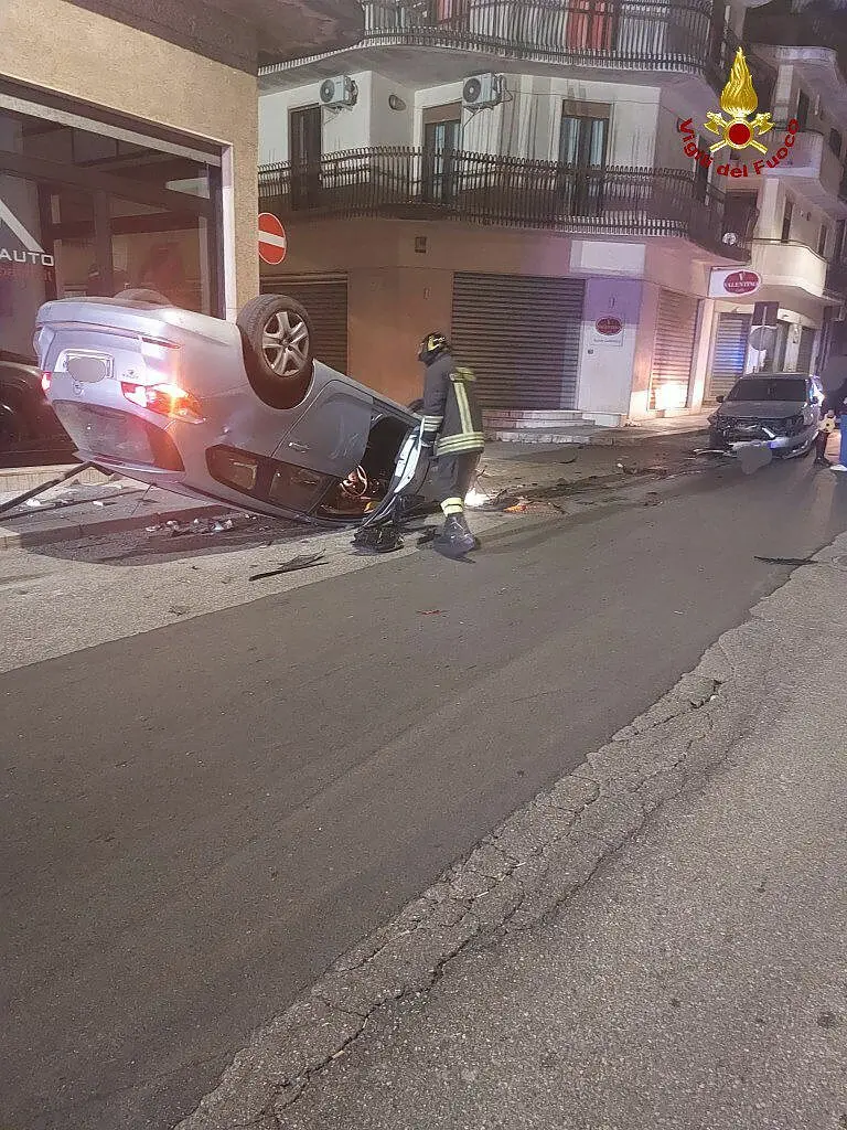 auto ribaltata
