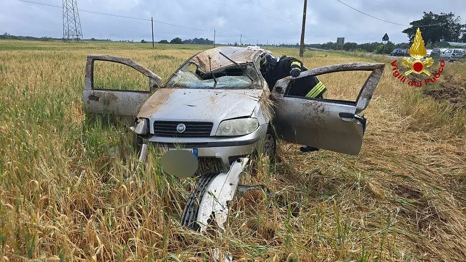 auto incidente mesagne