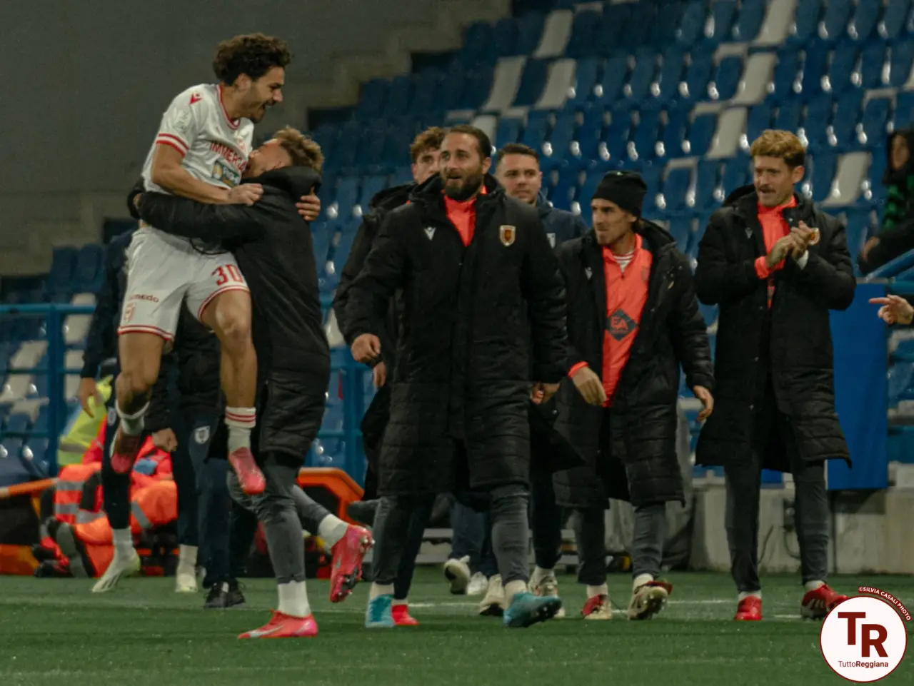 L'esultanza del numero 30 granata dopo il momentaneo vantaggio - foto Silvia Casali