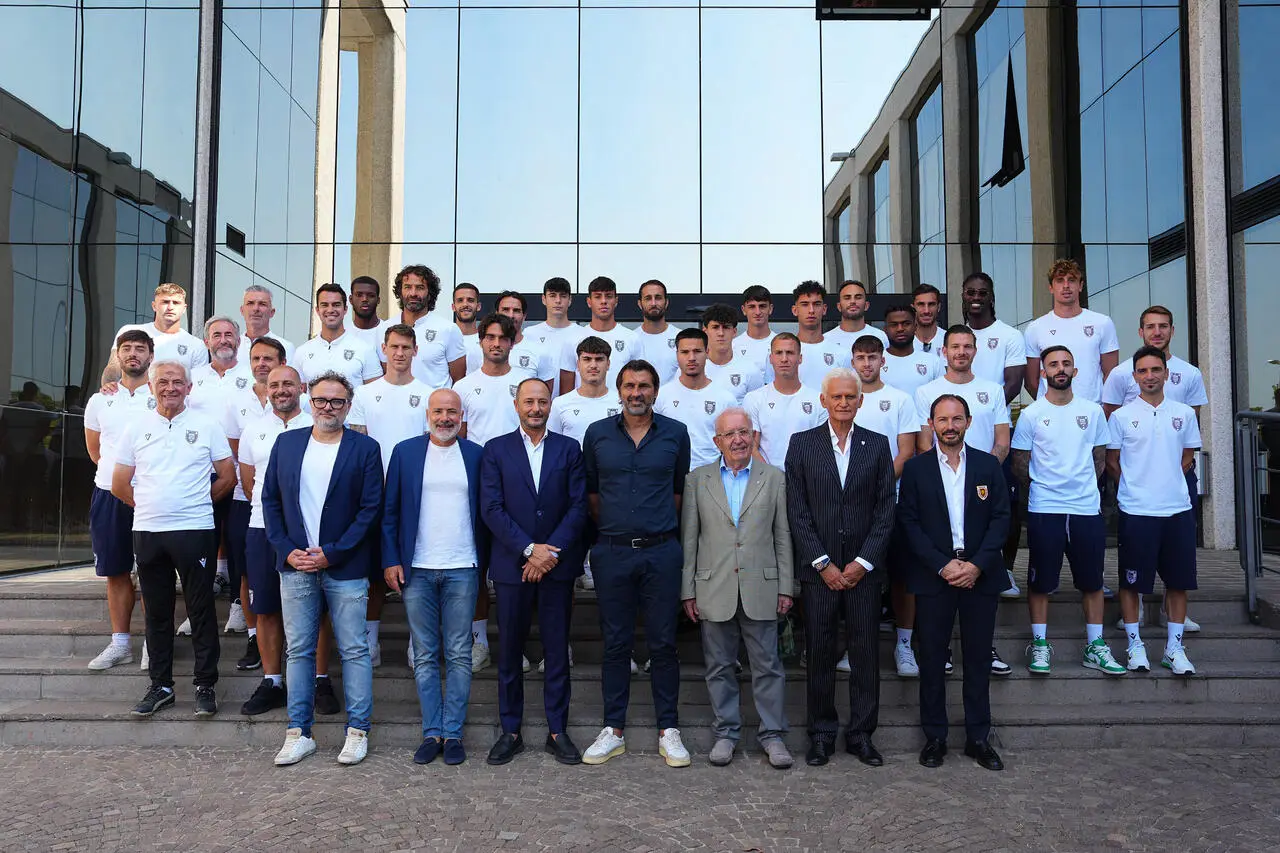 La foto di gruppo davanti alla sede di Immergas
