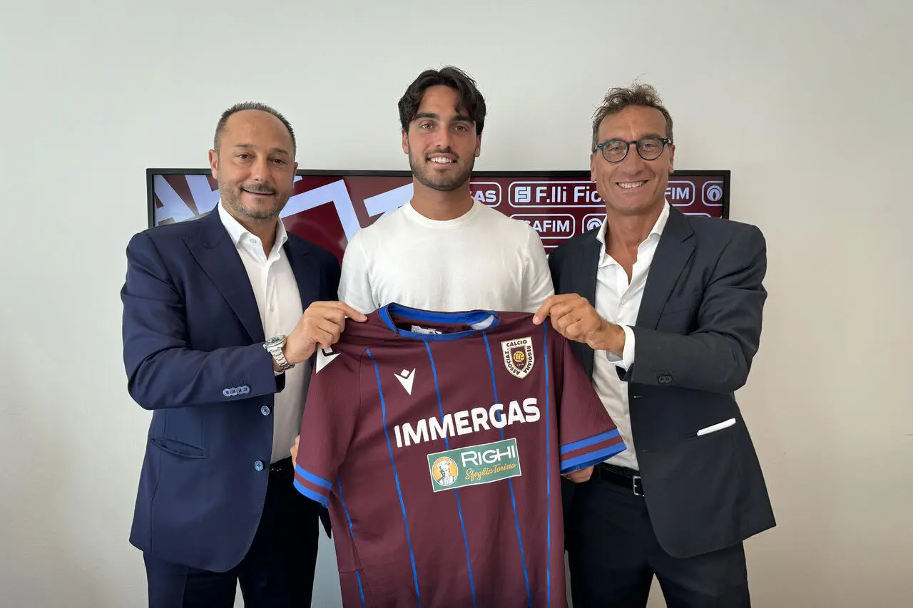Sersanti assieme al presidente Salerno e al ds Pizzimenti