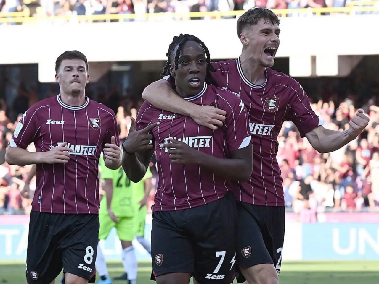 L'esultanza di Franco Tongya dopo la rete segnata al Pisa - foto U.S. Salernitana 1919