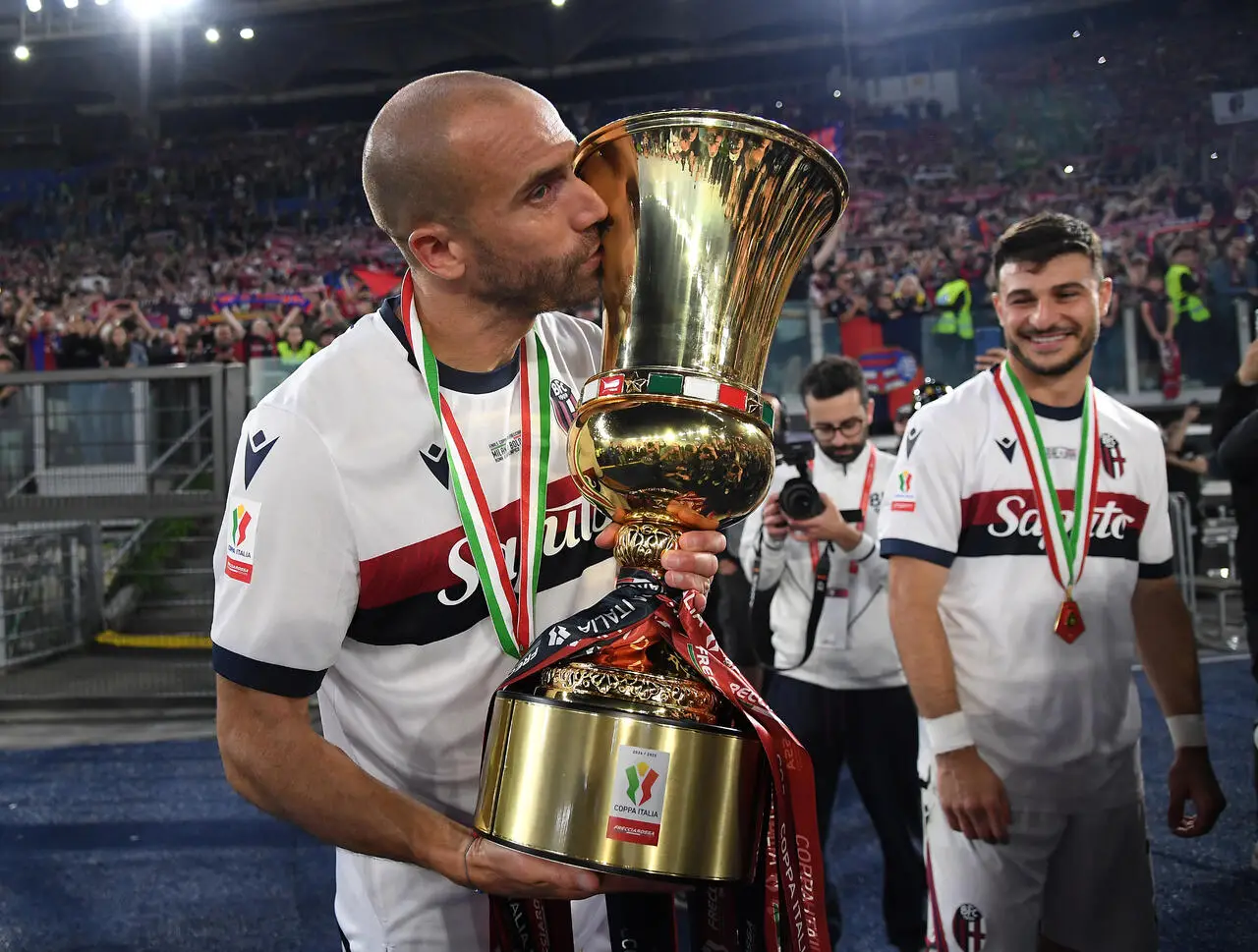 ROME, ITALY - MAY 14: Lorenzo De Silvestri of Bologna kisses the Coppa Italia trophy after the team's victory in the Coppa Italia Final match between AC Milan and Bologna at Stadio Olimpico