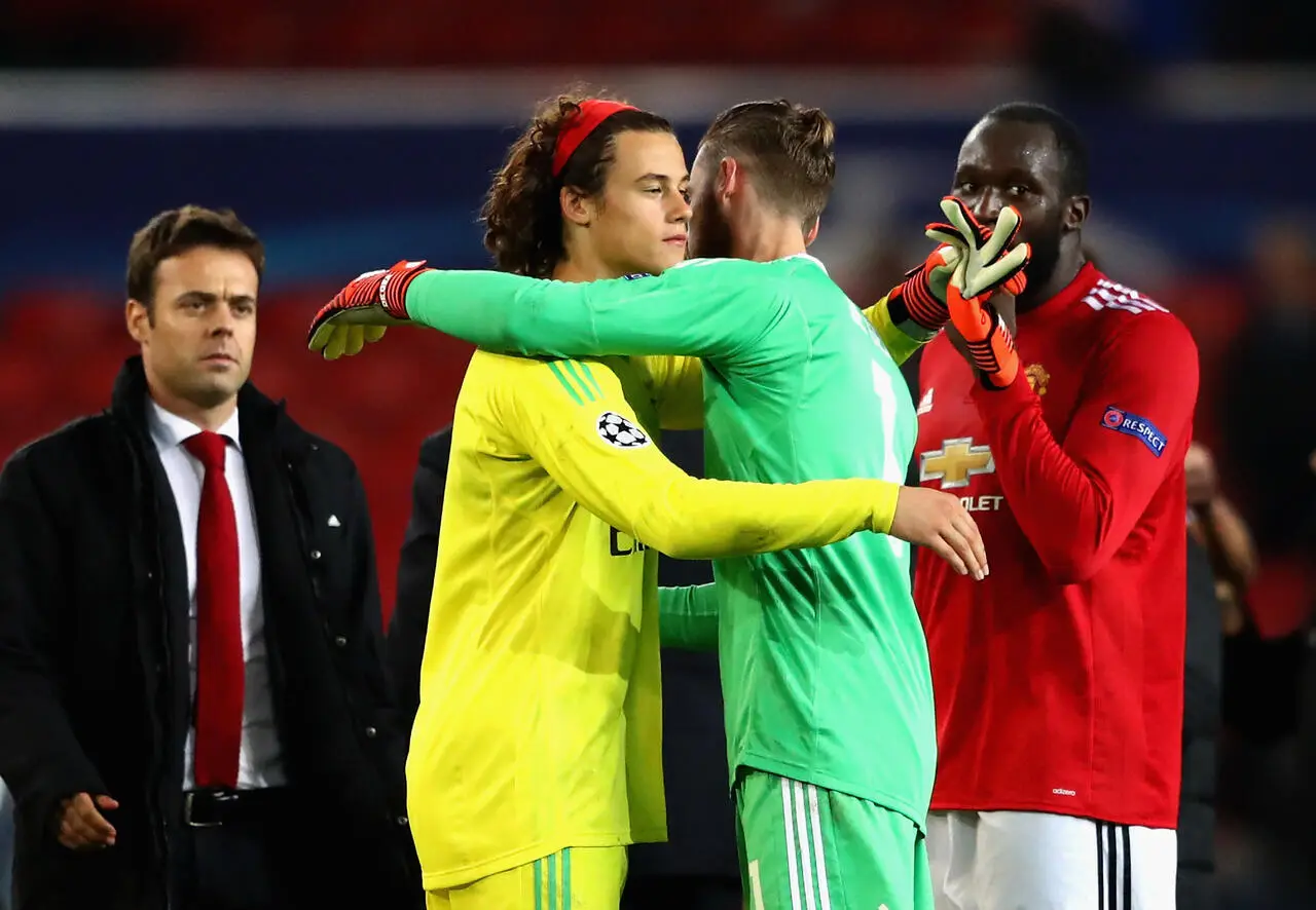 Mile Svilar e David De Gea