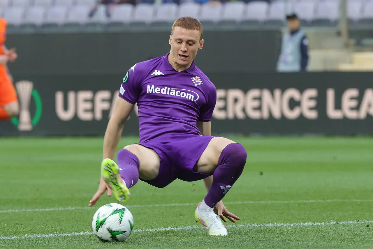 FLORENCE, ITALY - APRIL 17: Pietro Comuzzo of ACF Fiorentina in action during the UEFA Conference League 2024/25 Quarter Final Second Leg match between ACF Fiorentina and NK Celje at Stadio Artemio Franchi