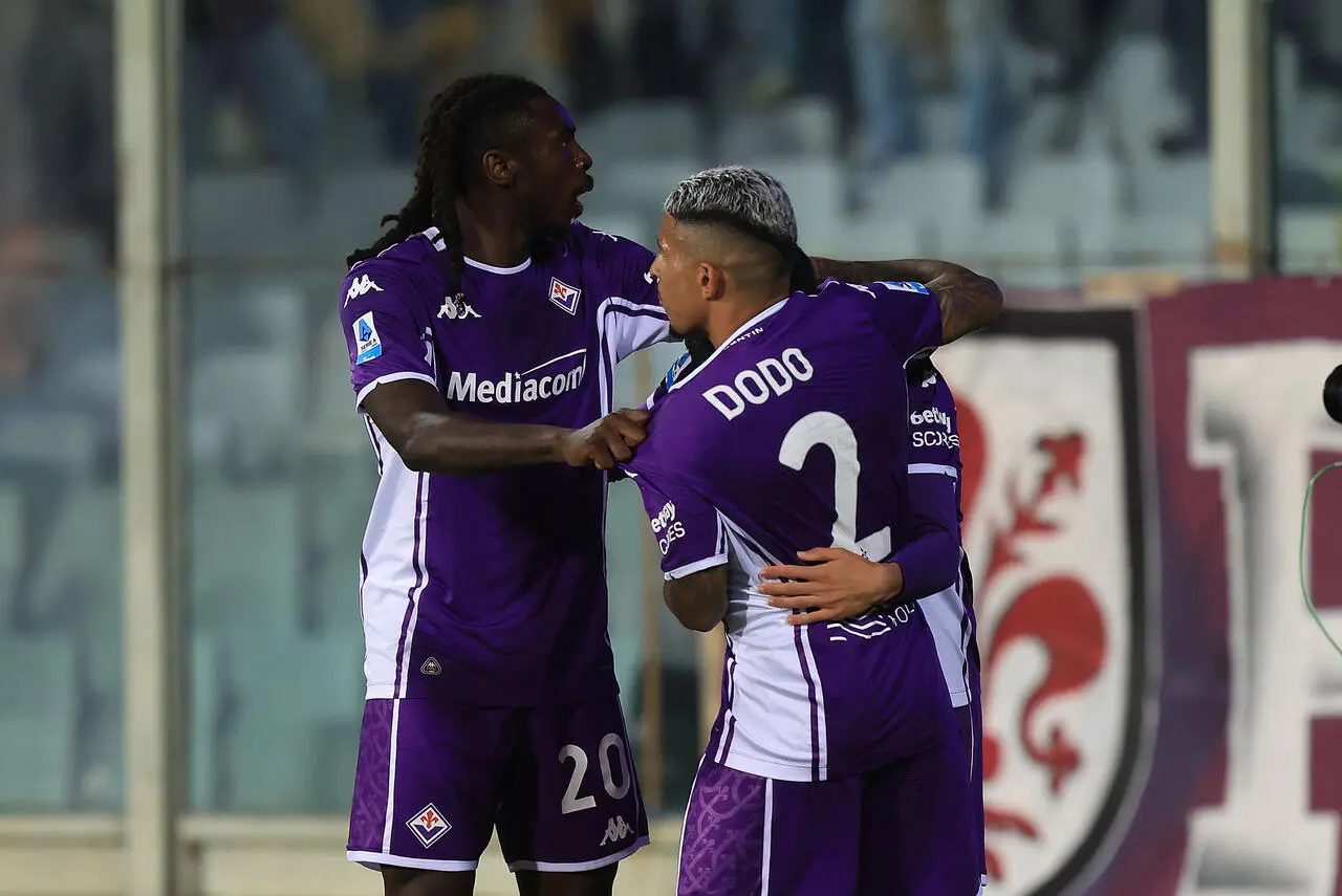 LORENCE, ITALY - MAY 18: Fabiano Parisi of ACF Fiorentina resu with Moise Kean and Domilson Cordeiro dos Santos known as Dodo of ACF Fiorentina during the Serie A match between Fiorentina and Bologna at Stadio Artemio Franchi