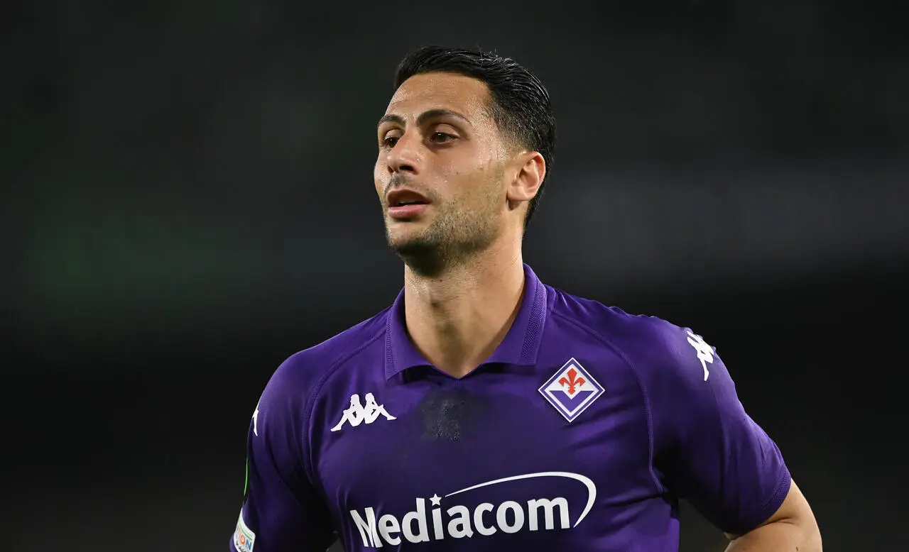 SEVILLE, SPAIN - MAY 01: Rolando Mandragora of ACF Fiorentina ll during the UEFA Conference League 2024/25 Semi Final First Leg match between Real Betis Balompie and ACF Fiorentina at Estadio Benito Villamarin