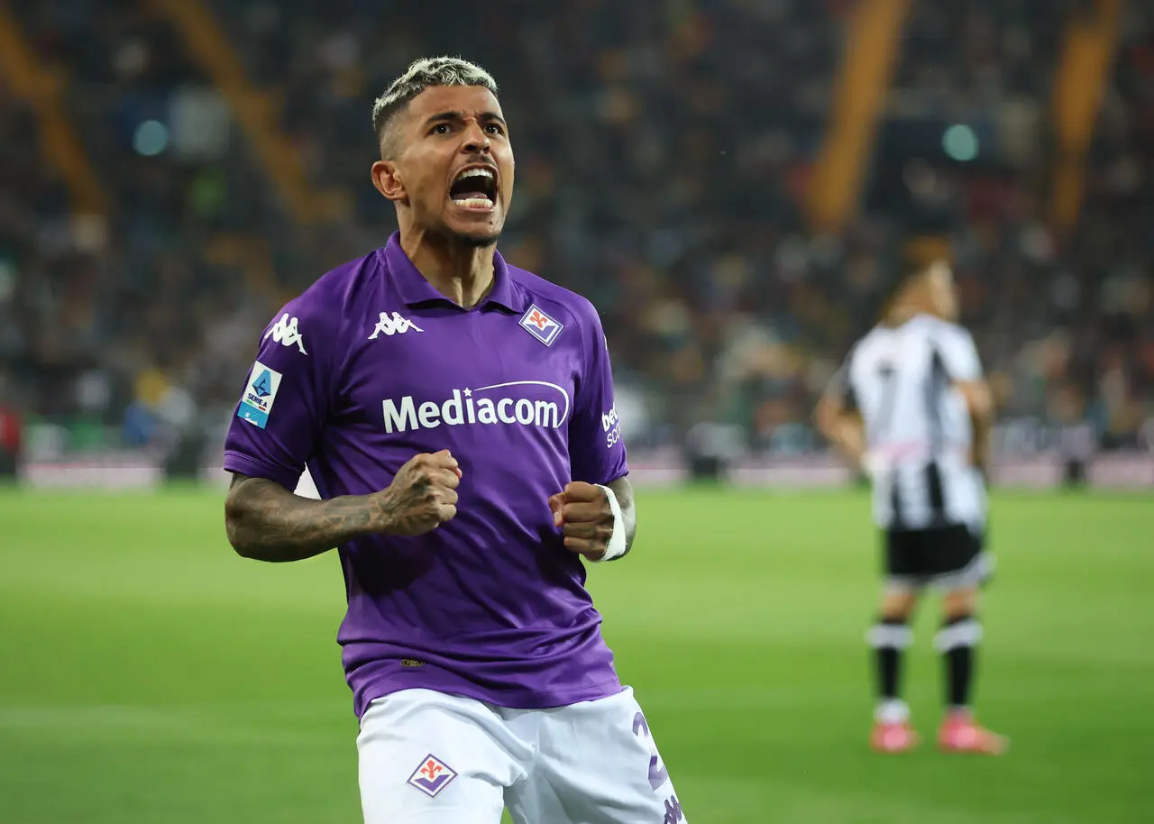 UDINE, ITALY - MAY 25: Dodo of Fiorentina celebrates his team's first goal during the Serie A match between Udinese and Fiorentina