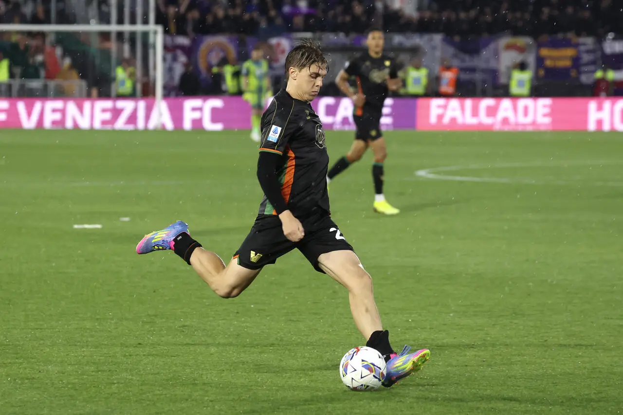 VENICE, ITALY - MAY 12: Alessio Zerbin of Venezia during the Serie A match between Venezia and Fiorentina at Stadio Pier Luigi Penzo