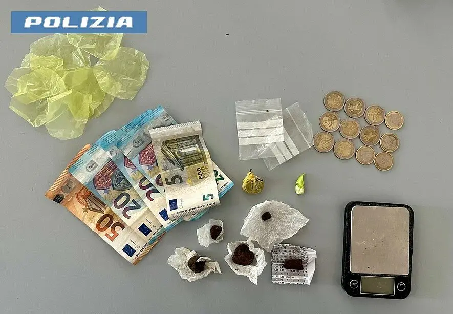 droga e denaro sequestrato