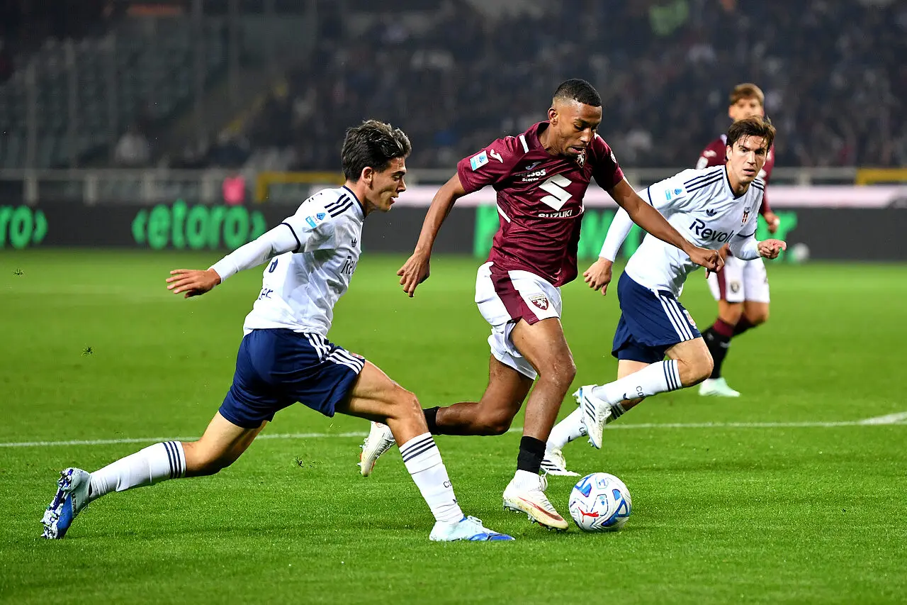 Torino Como, Rafik Belghali contrastato da Alex Valle