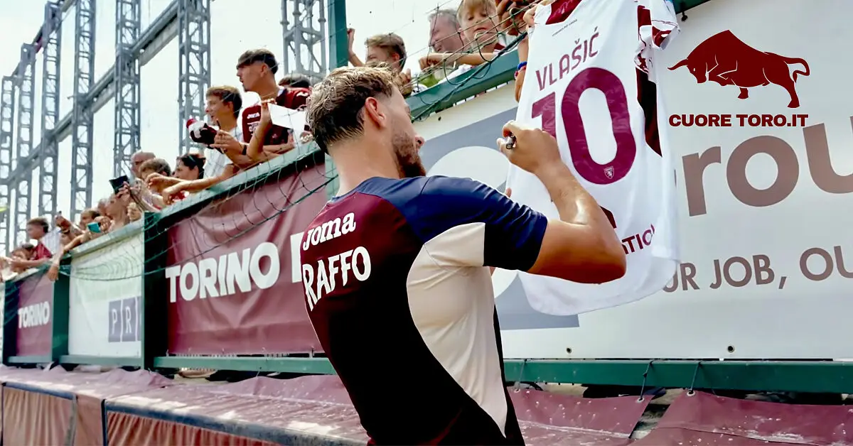 Nikola Vlasic firma autografi al Filadelfia