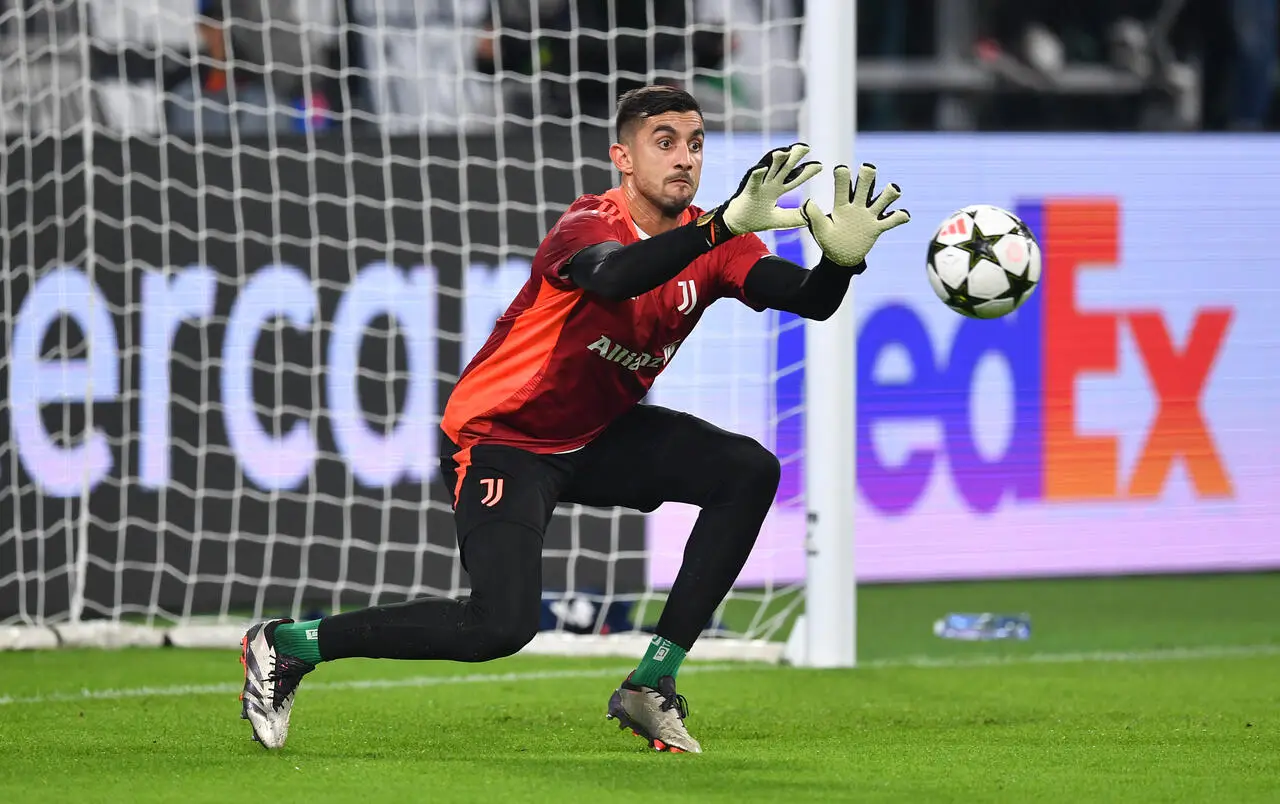 Mattia Perin of Juventus warms up prior to the UEFA Champions League 2024/25 League Phase MD3 match between Juventus and VfB Stuttgart at Juventus Stadium on October 22, 2024 in Turin, Italy.