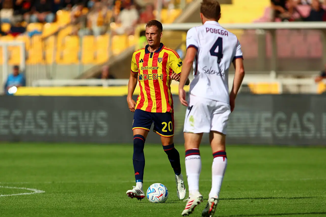 Ivan Ilic con la maglia del Lecce