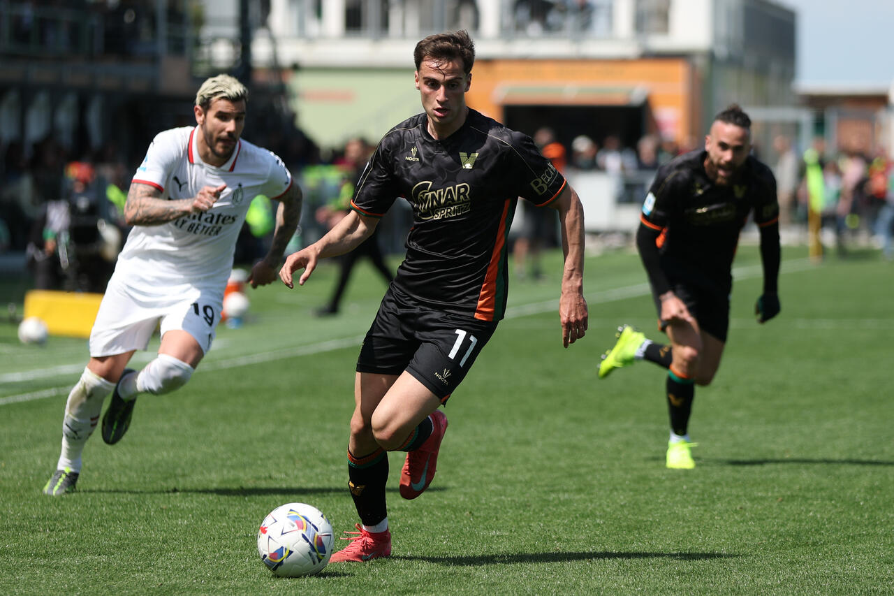 Gaetano Oristanio of Venezia in action during the Serie A match between Venezia and AC Milan at Stadio Pier Luigi Penzo on April 27, 2025 in Venice, Italy.
