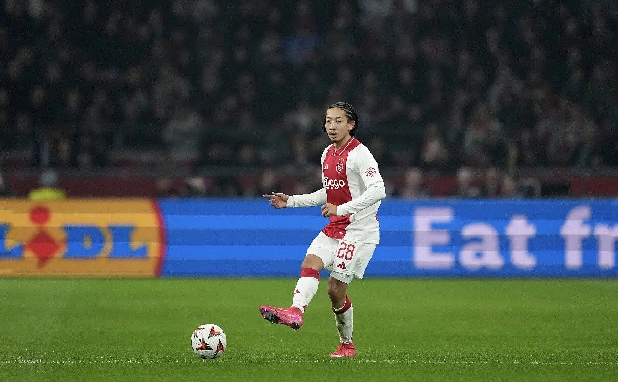 Kian Fitz in azione con la maglia dell’Ajax