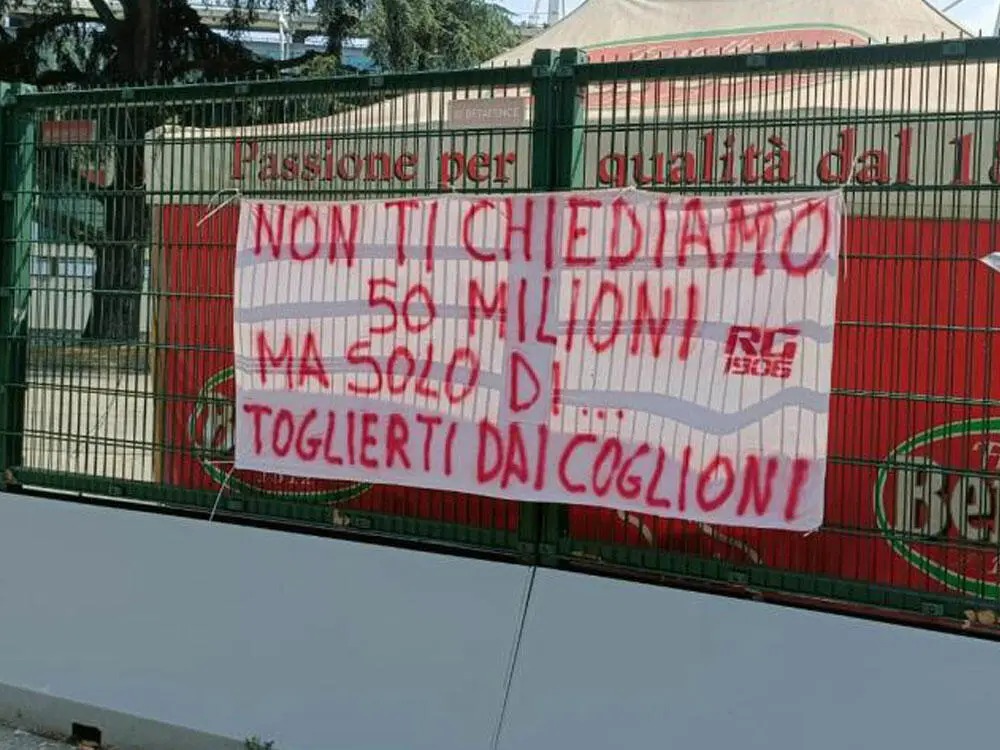 lo striscione contro cairo