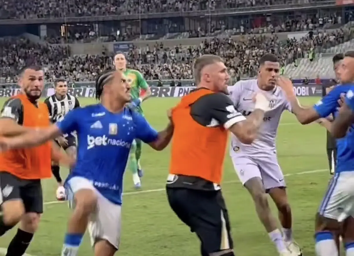 Lyanco nella scazzottata Cruzeiro Atletico Mineiro