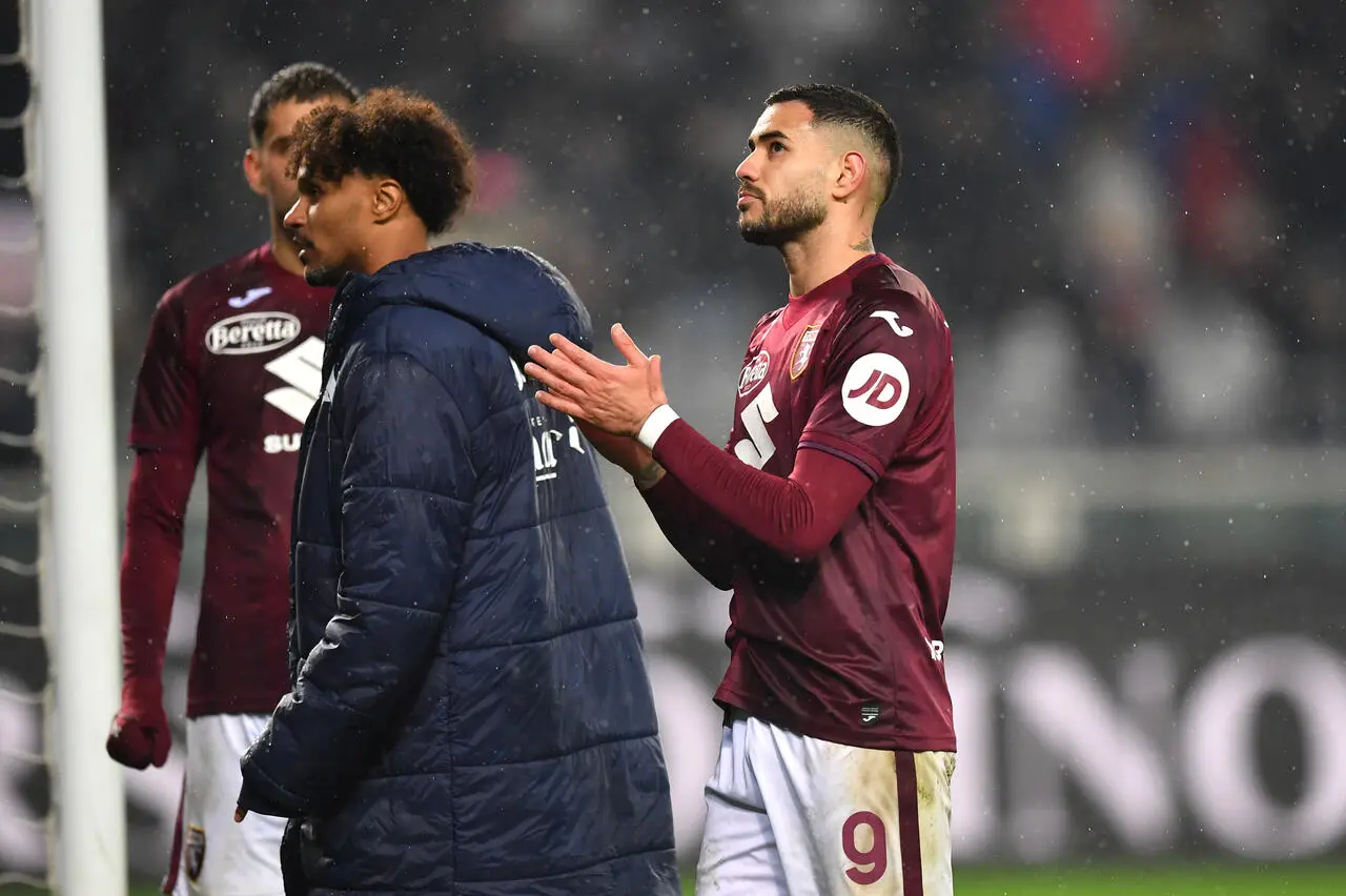 Antonio Sanabria of Torino acknowledges the fans after the Serie A match between Torino and Genoa at Stadio Olimpico di Torino on February 08, 2025 in Turin, Italy.