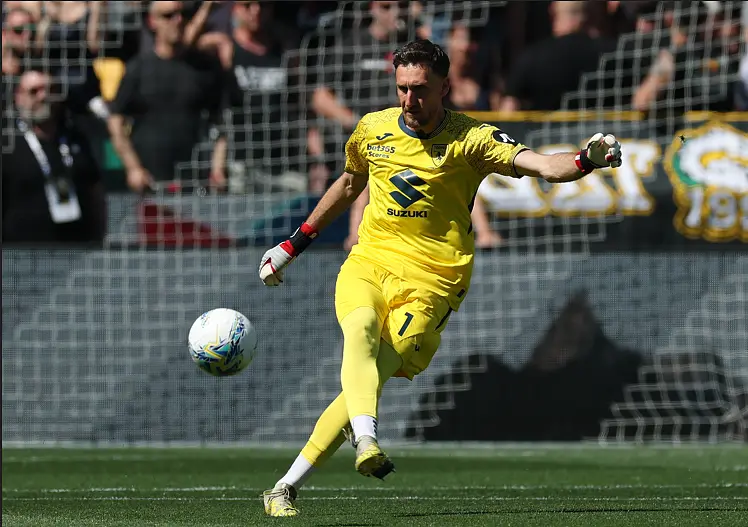 Alberto Paleari rinvio col pallone - Torino FC