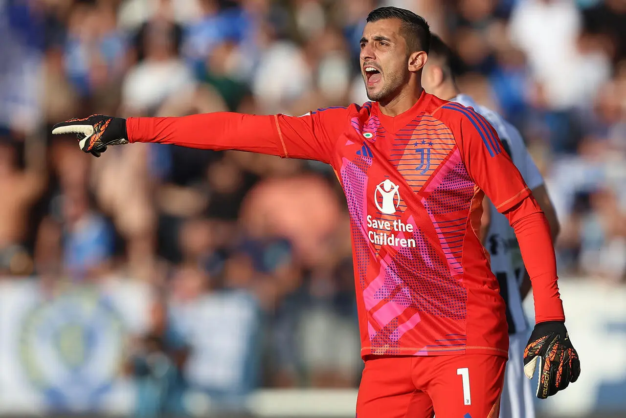 Mattia Perin of Juventus goalkeeper reacts during the Serie A match between Empoli and Juventus at Stadio Carlo Castellani on September 14, 2024 in Empoli, Italy.