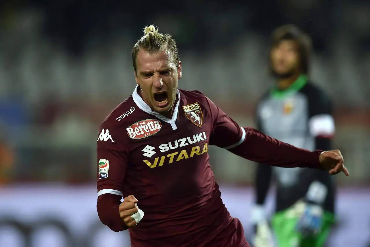 Maxi Lopez del Torino FC festeggia dopo aver segnato un gol durante la partita di Serie A tra Torino FC e Genoa CFC allo Stadio Olimpico di Torino il 28 ottobre 2015 a Torino, Italia. (Foto di Valerio Pennicino/Getty Images)
