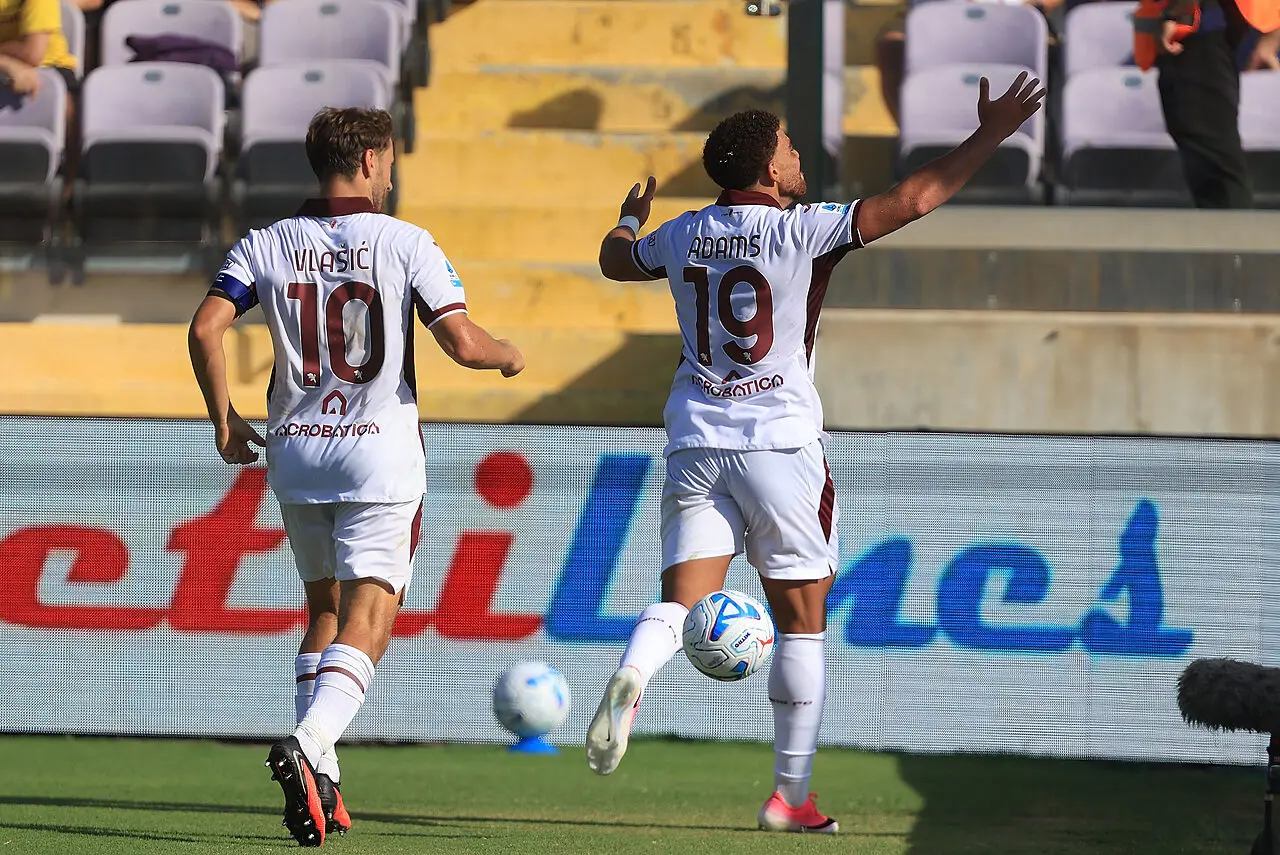 Che Adams esulta dopo il gol dell'1-2 in Fiorentina Torino