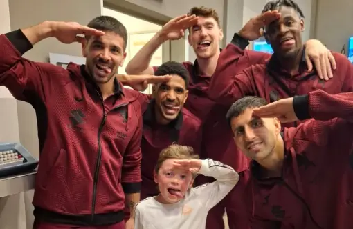 Emanuele Superstar con i giocatori del Torino FC