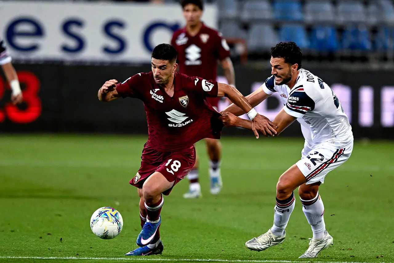 Cagliari Torino, Simeone e Dossena