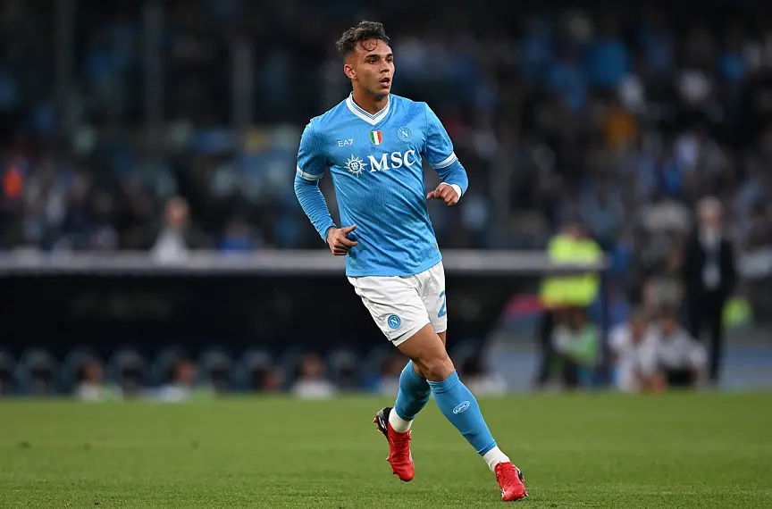 Giovane in azione con la maglia del Napoli