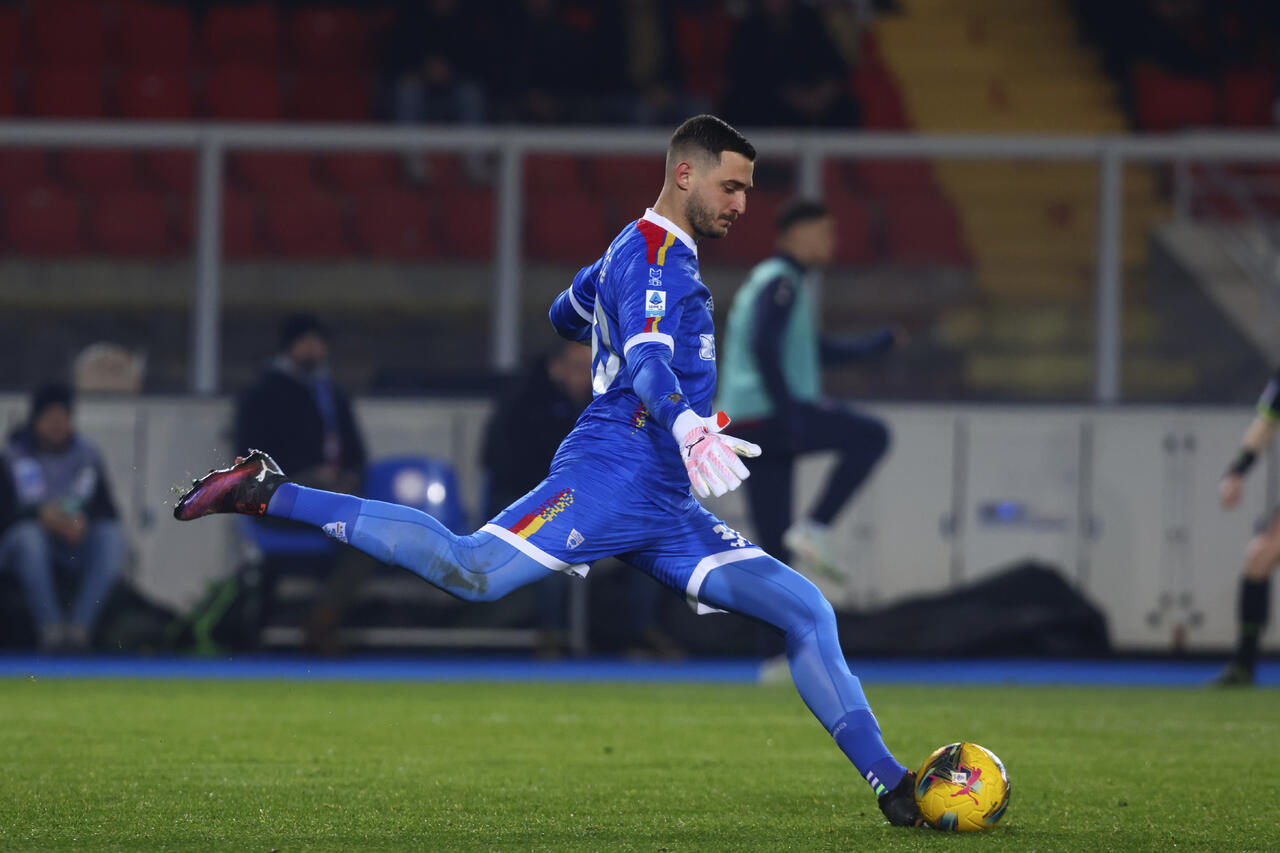 Wladimiro Falcone of Lecce during the Serie A match between Lecce and Bologna at Stadio Via del Mare on February 09, 2025 in Lecce, Italy.