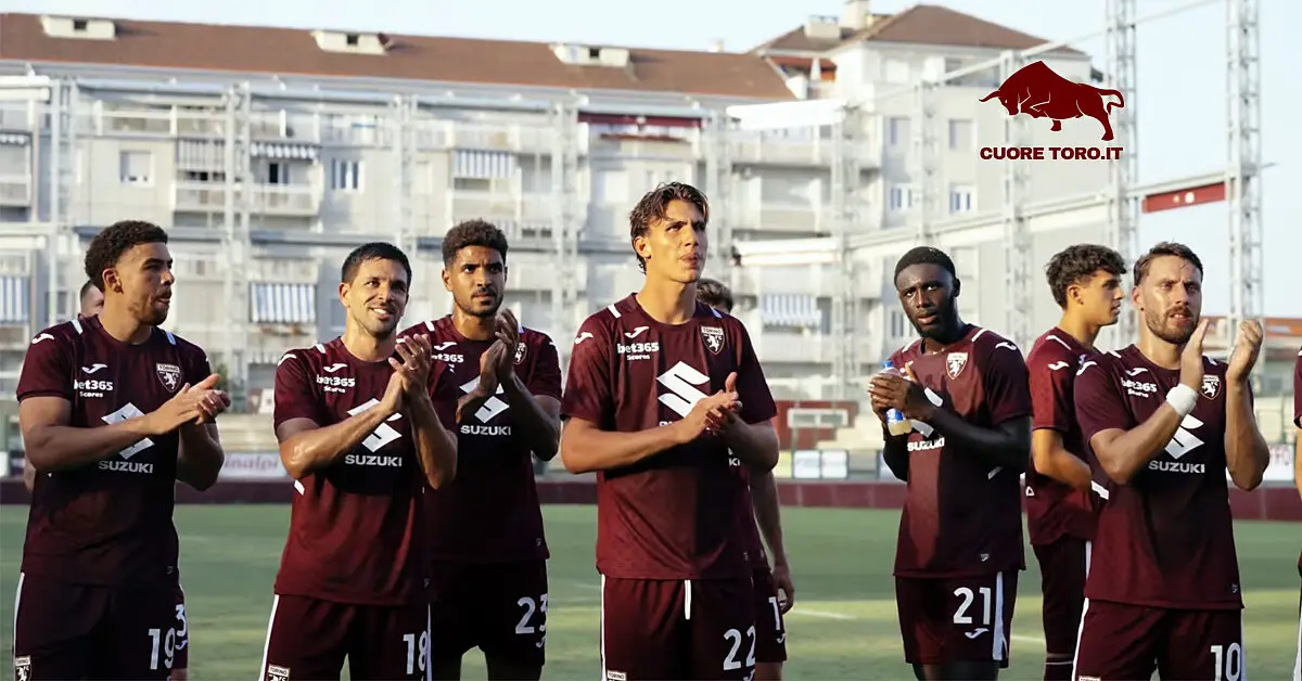 Applauso al Filadelfia: Adams, Coco, Simeone, Casadei, Vlasic, Dembele