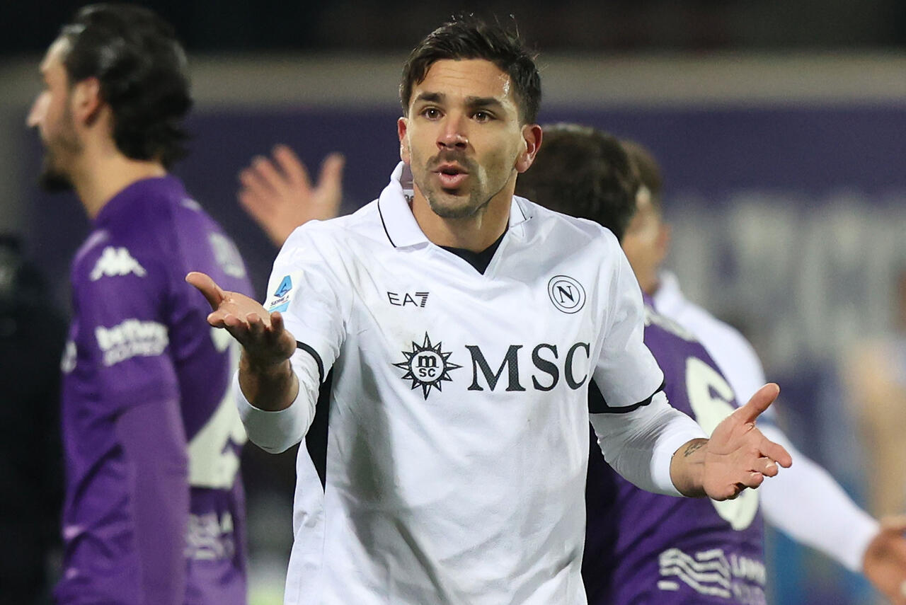 Giovanni Simeone of SSC Napoli reacts during the Serie A match between Fiorentina and Napoli at Stadio Artemio Franchi on January 4, 2025 in Florence, Italy.