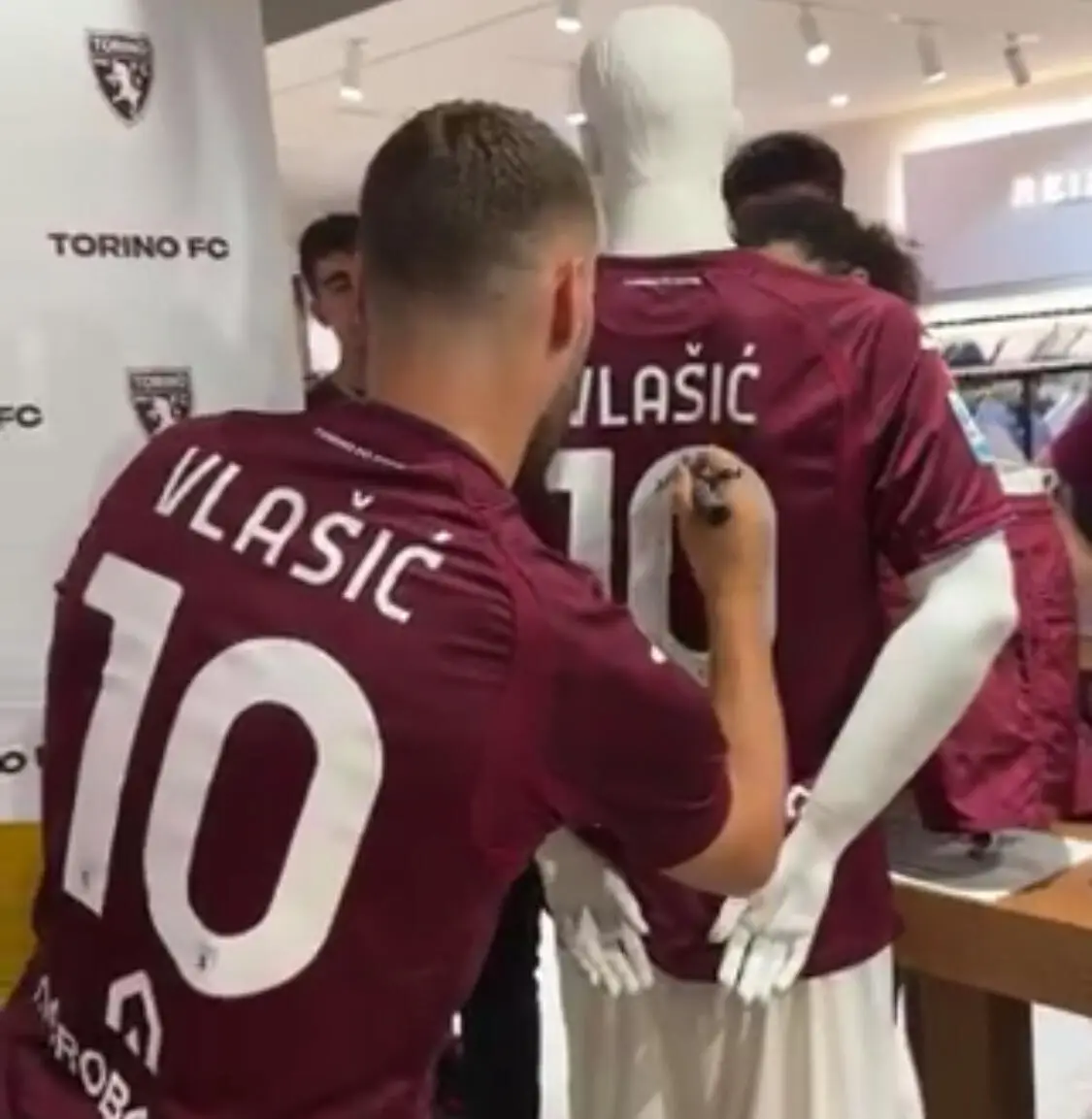 Nikola Vlasic numero 10
