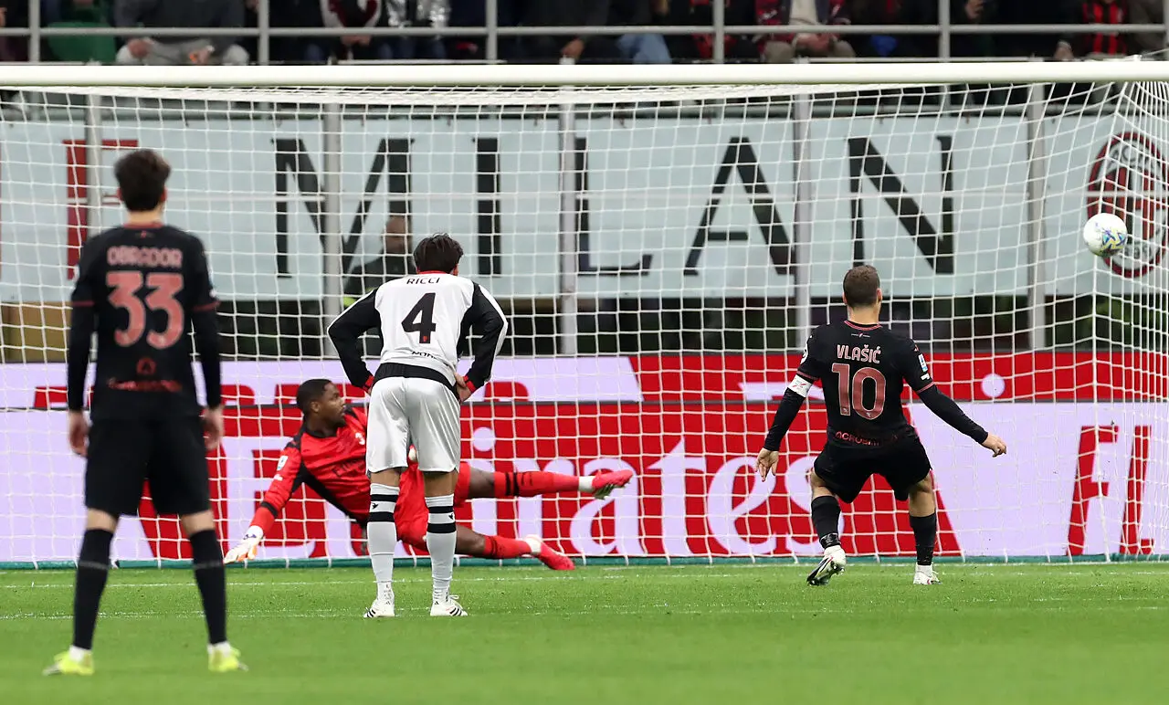 Milan Torino, rigore trasformato da Vlasic dopo revisione VAR