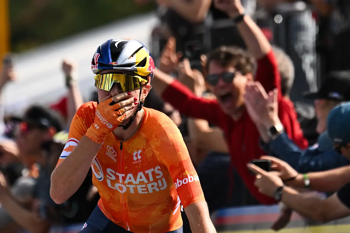 Demi Vollering vince il mondiale di Montréal ©UCI Cycling